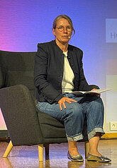 Moderatorin Corinna Hörst