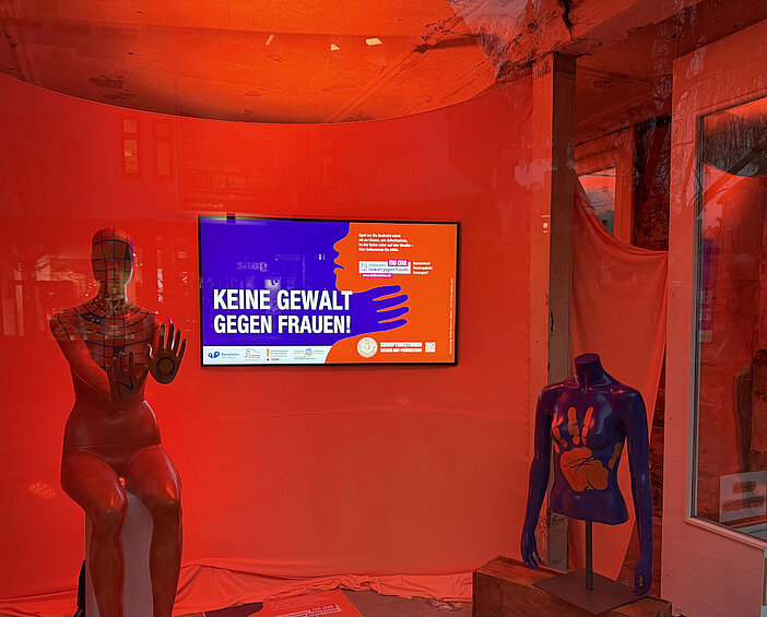 Schaufenster an der Mittelbrücke