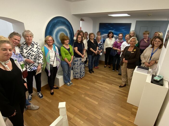 Soroptimistinnen beim Museumsbesuch in Seeheim-Jugenheim